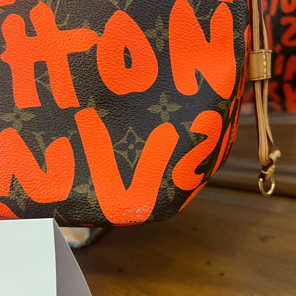 SOLD!!🍊Louis Vuitton Neverfull GM Orange Graffiti 🍊 - Picture 6 of 16